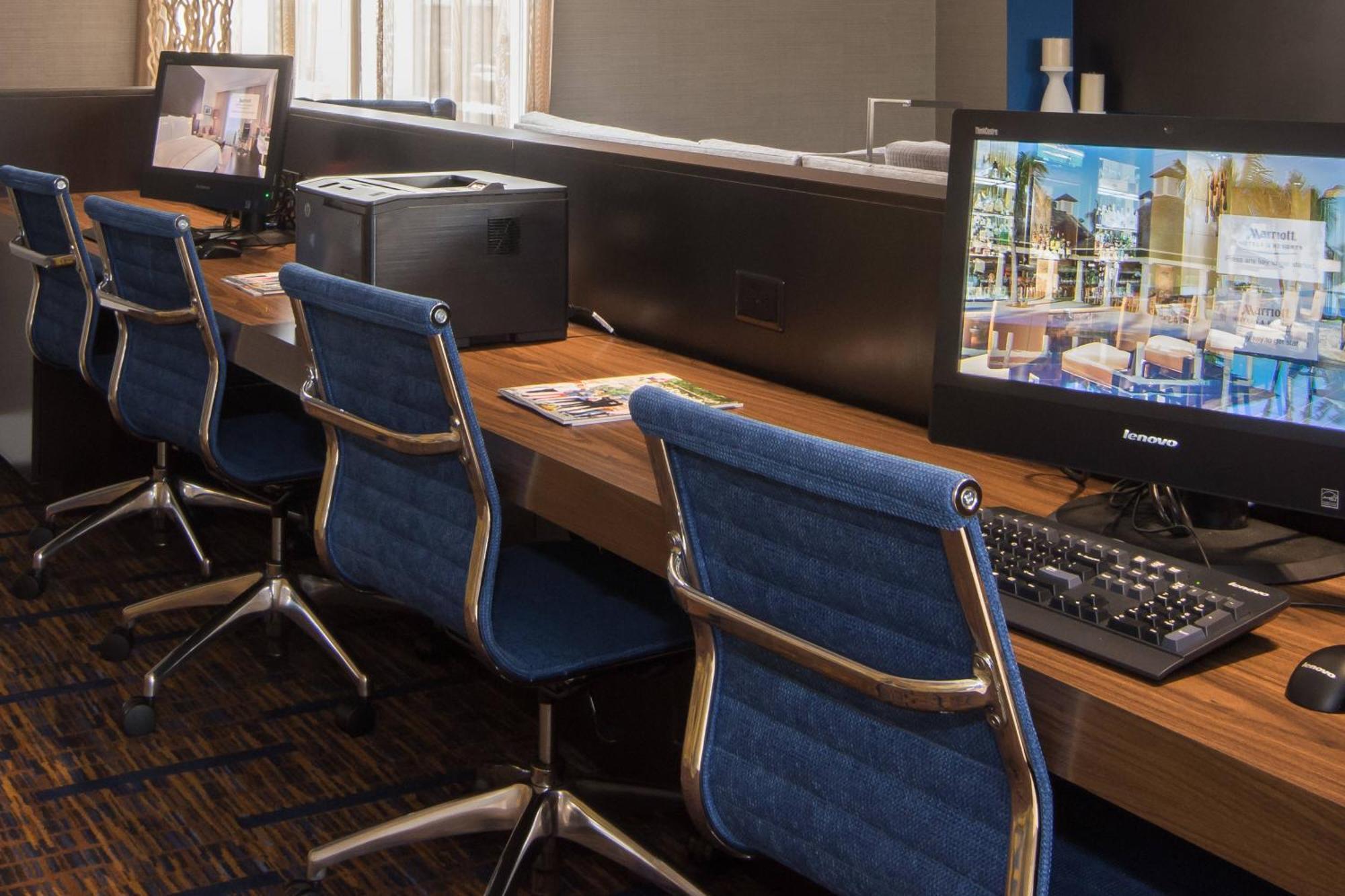 Отель Courtyard By Marriott Raleigh-Durham Airport/Brier Creek Экстерьер фото